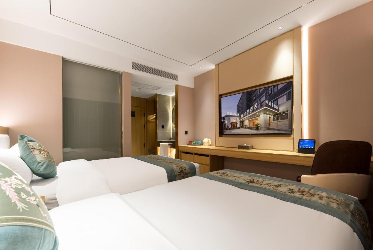 East Sacred Hotel--Very Near Beijing Tiananmen Square ,The Forbidden City,The Temple Of Heaven ,3 Minutes' Walk To Wangfujing Subway ,Located In The Center Of Beijing, Many Shopping Malls Around,Newly Renovated Hotel-Able To Receive Foreign Guests Εξωτερικό φωτογραφία Deluxe Room