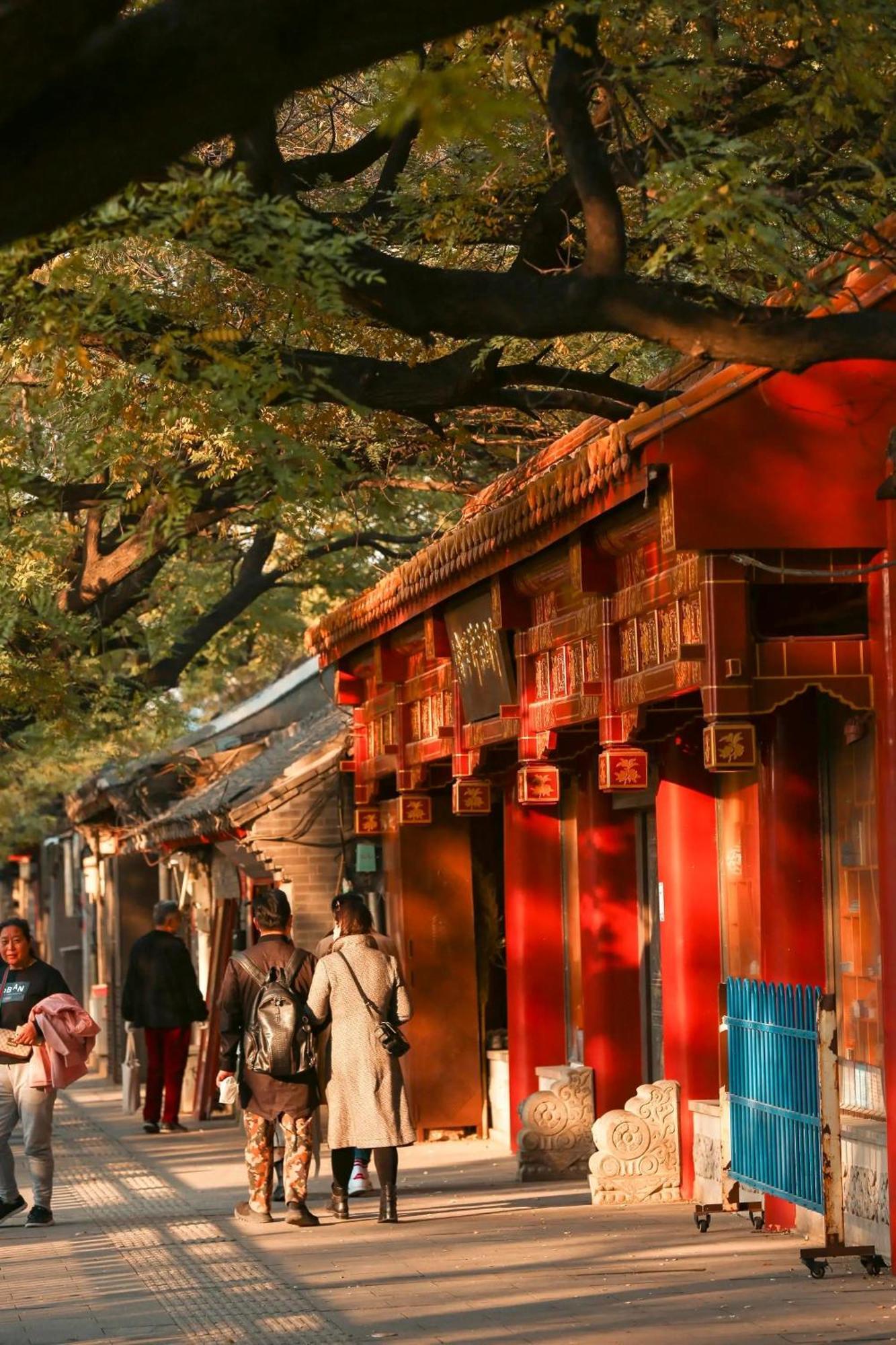 East Sacred Hotel--Very Near Beijing Tiananmen Square ,The Forbidden City,The Temple Of Heaven ,3 Minutes' Walk To Wangfujing Subway ,Located In The Center Of Beijing, Many Shopping Malls Around,Newly Renovated Hotel-Able To Receive Foreign Guests Εξωτερικό φωτογραφία The temple's main entrance