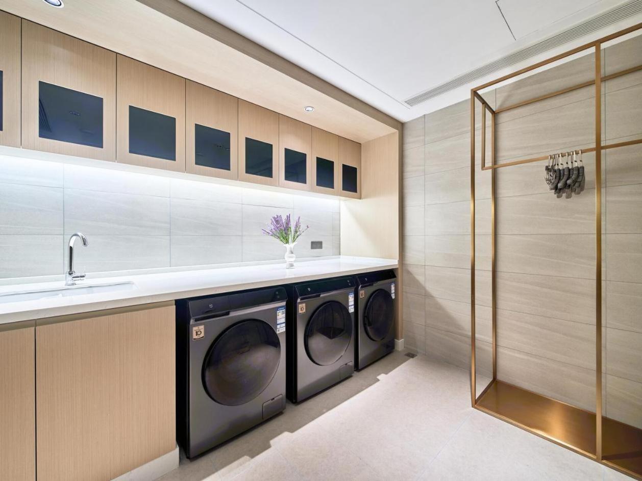 East Sacred Hotel--Very Near Beijing Tiananmen Square ,The Forbidden City,The Temple Of Heaven ,3 Minutes' Walk To Wangfujing Subway ,Located In The Center Of Beijing, Many Shopping Malls Around,Newly Renovated Hotel-Able To Receive Foreign Guests Εξωτερικό φωτογραφία Laundry room