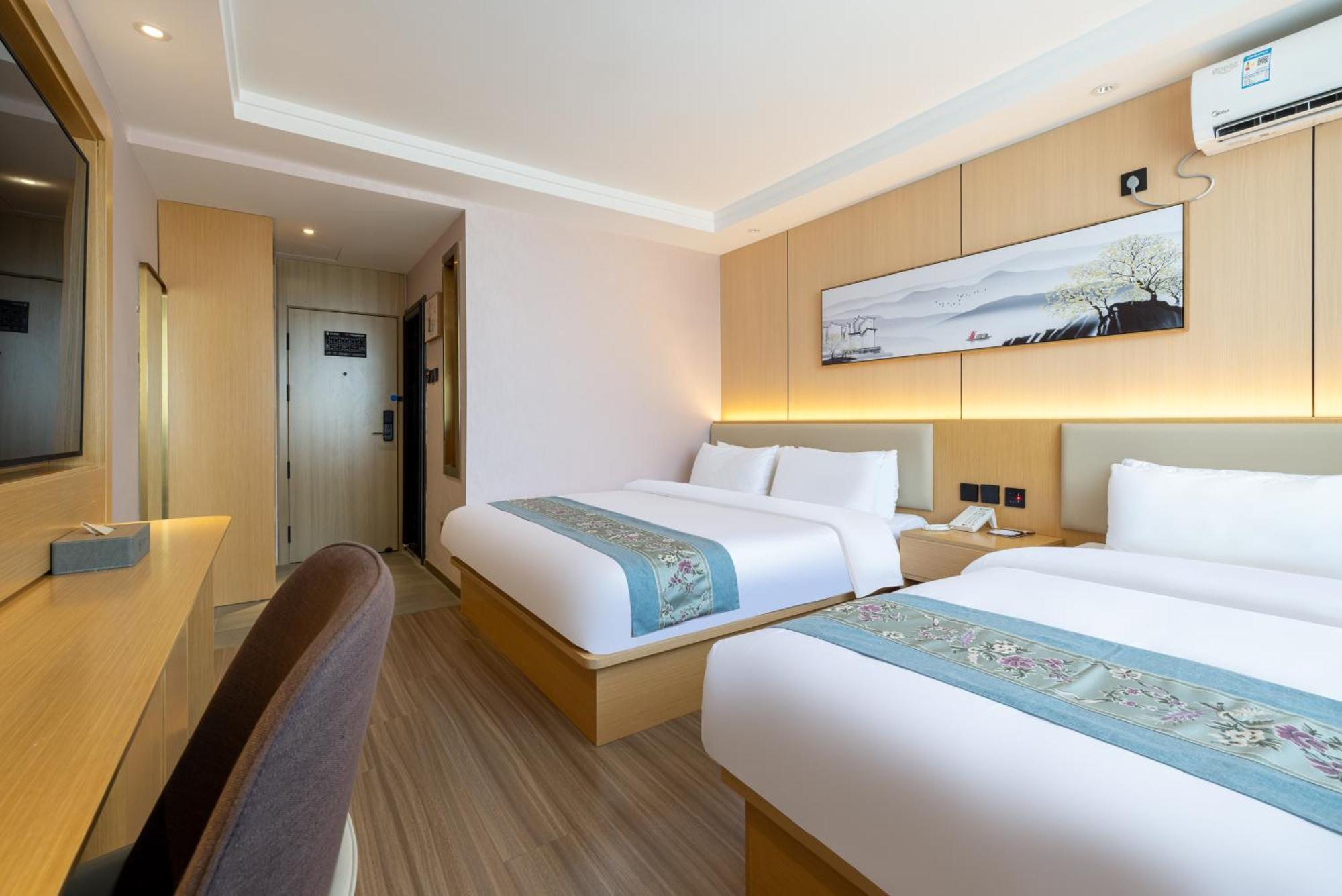 East Sacred Hotel--Very Near Beijing Tiananmen Square ,The Forbidden City,The Temple Of Heaven ,3 Minutes' Walk To Wangfujing Subway ,Located In The Center Of Beijing, Many Shopping Malls Around,Newly Renovated Hotel-Able To Receive Foreign Guests Εξωτερικό φωτογραφία