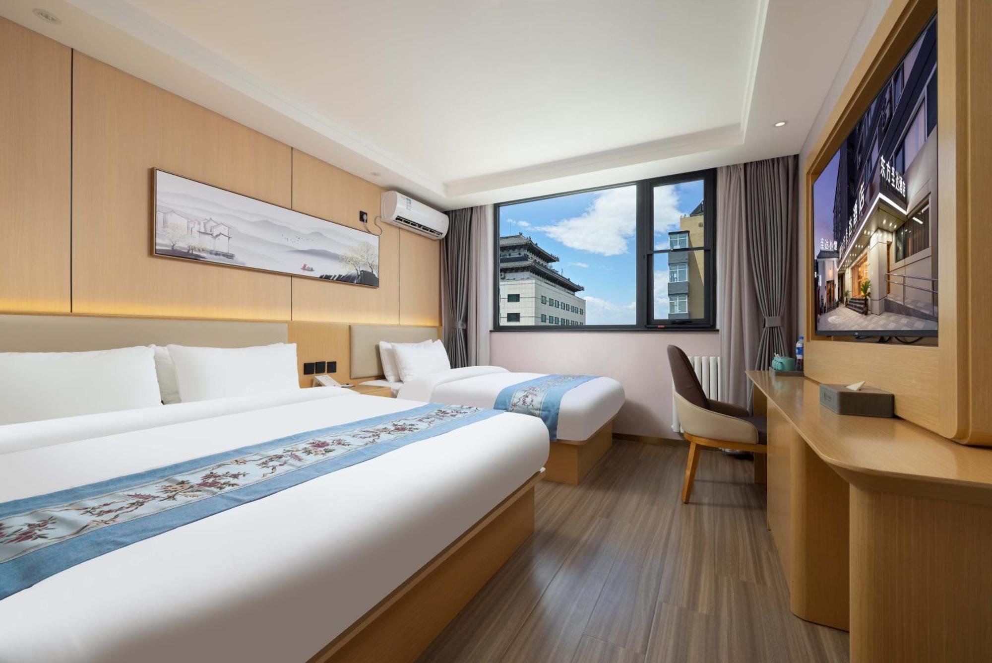 East Sacred Hotel--Very Near Beijing Tiananmen Square ,The Forbidden City,The Temple Of Heaven ,3 Minutes' Walk To Wangfujing Subway ,Located In The Center Of Beijing, Many Shopping Malls Around,Newly Renovated Hotel-Able To Receive Foreign Guests Εξωτερικό φωτογραφία